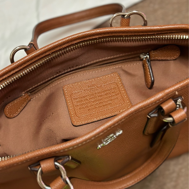 COACH 鵝卵石紋拉鍊手提斜背兩用包(咖啡棕色)-15