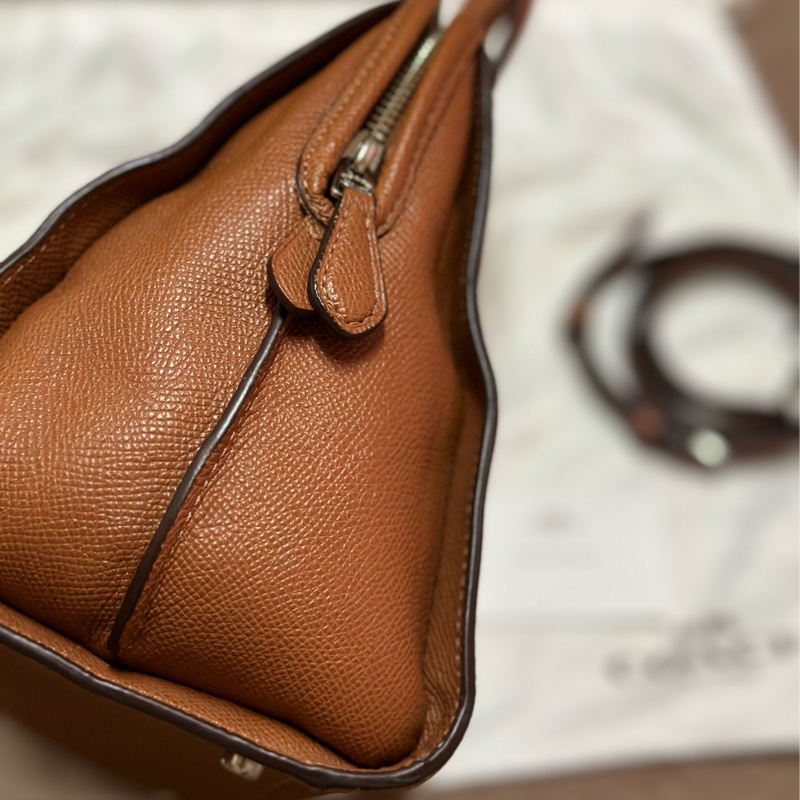 COACH 鵝卵石紋拉鍊手提斜背兩用包(咖啡棕色)-17