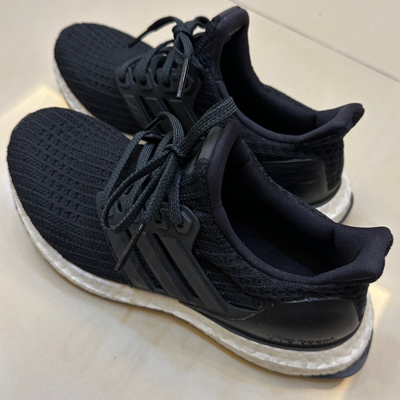 Adidas Ultraboost運動鞋-1