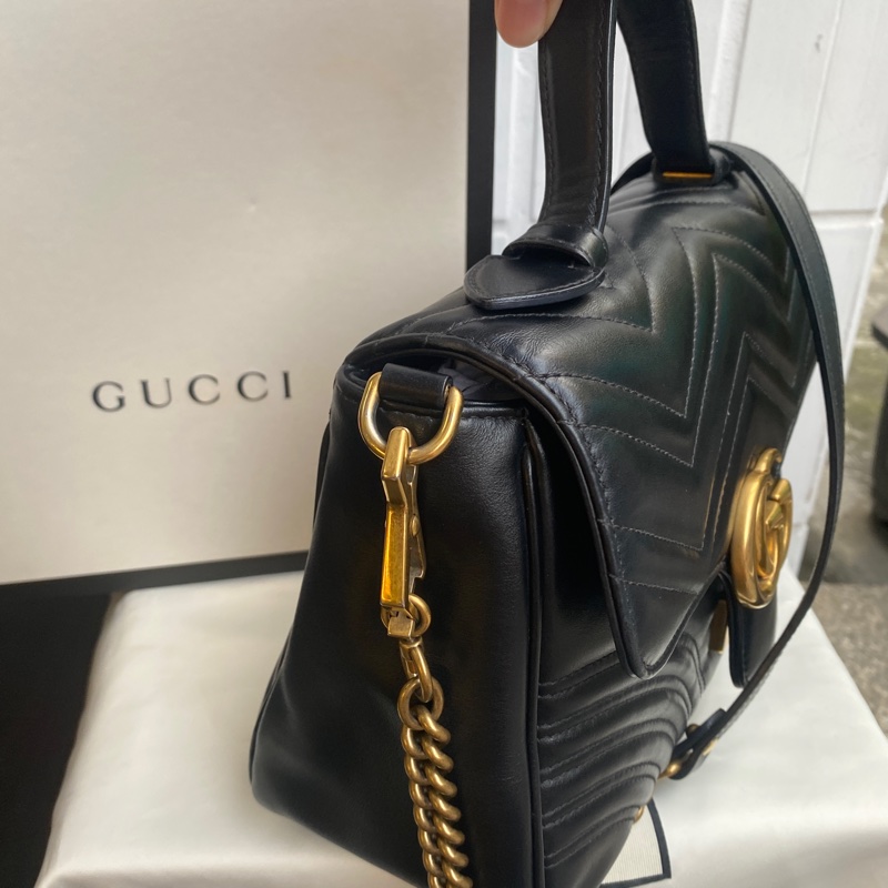 「已售出」二手真品GUCCI 498110 GG Marmont黑色牛皮山形紋復古金扣手提側背包小款-4