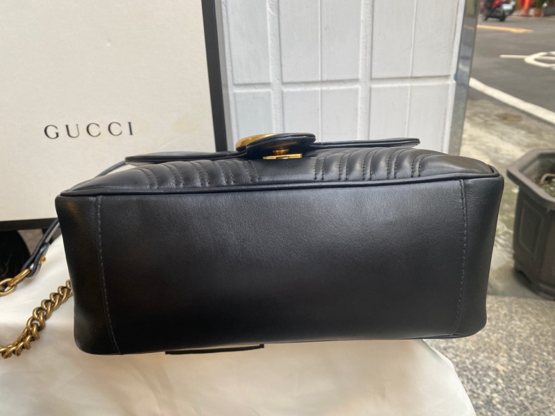 「已售出」二手真品GUCCI 498110 GG Marmont黑色牛皮山形紋復古金扣手提側背包小款-5