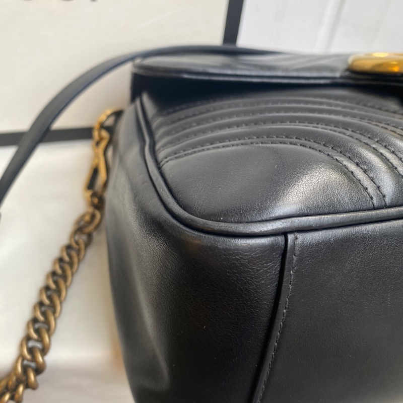 「已售出」二手真品GUCCI 498110 GG Marmont黑色牛皮山形紋復古金扣手提側背包小款-6