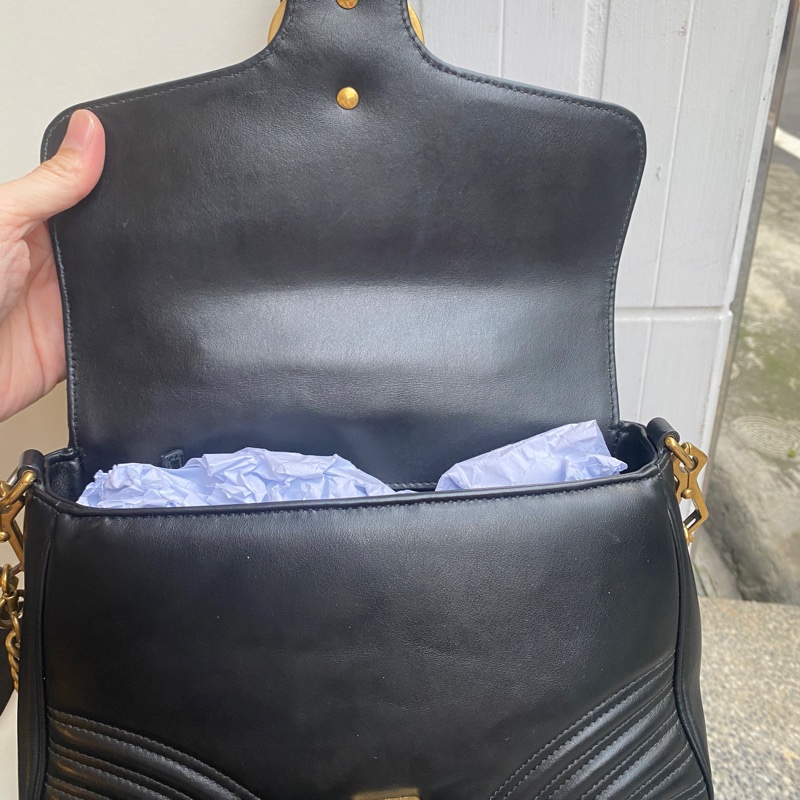 「已售出」二手真品GUCCI 498110 GG Marmont黑色牛皮山形紋復古金扣手提側背包小款-10