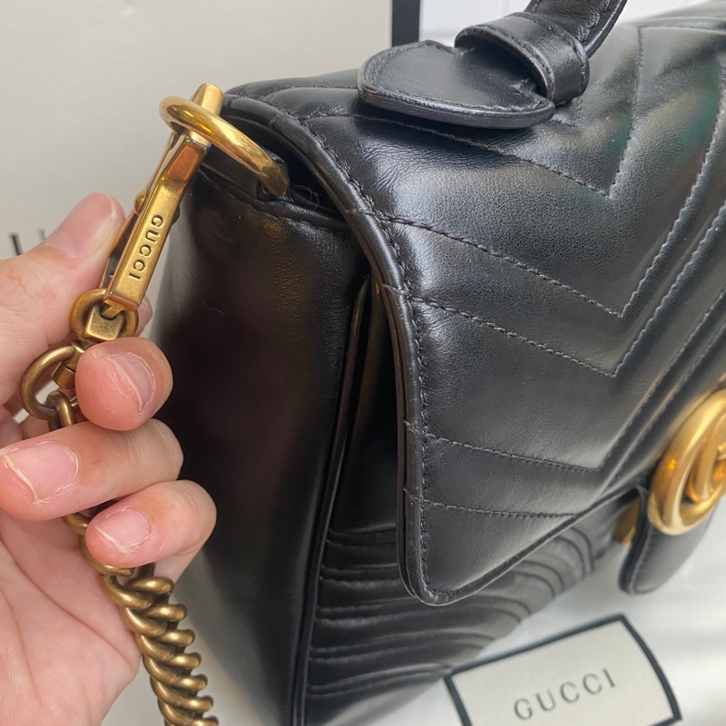 「已售出」二手真品GUCCI 498110 GG Marmont黑色牛皮山形紋復古金扣手提側背包小款-15