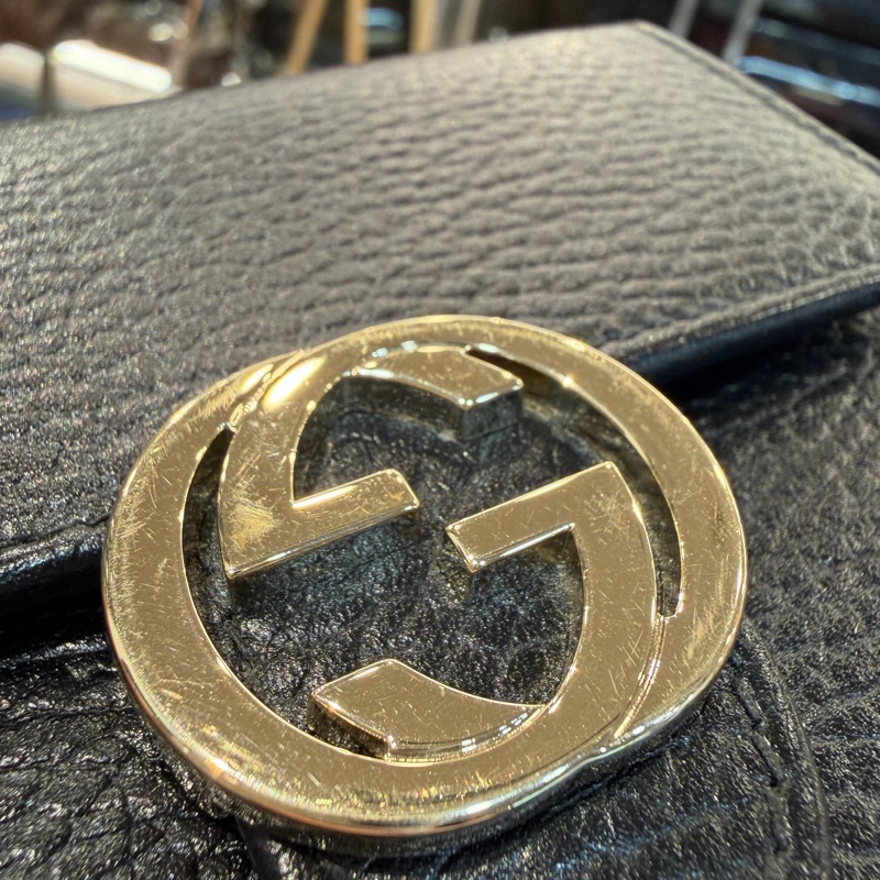 Gucci 615525 黑牛皮金屬雙G釦式短夾Interlocking G-16