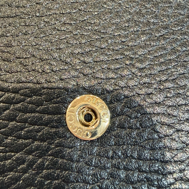 Gucci 615525 黑牛皮金屬雙G釦式短夾Interlocking G-18