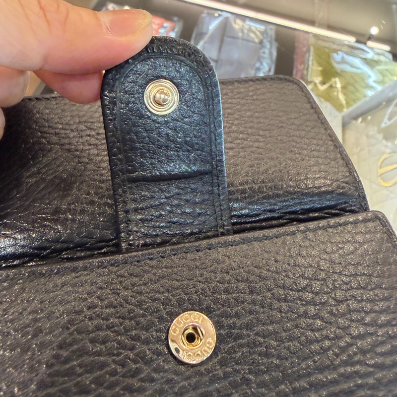 Gucci 615525 黑牛皮金屬雙G釦式短夾Interlocking G-22