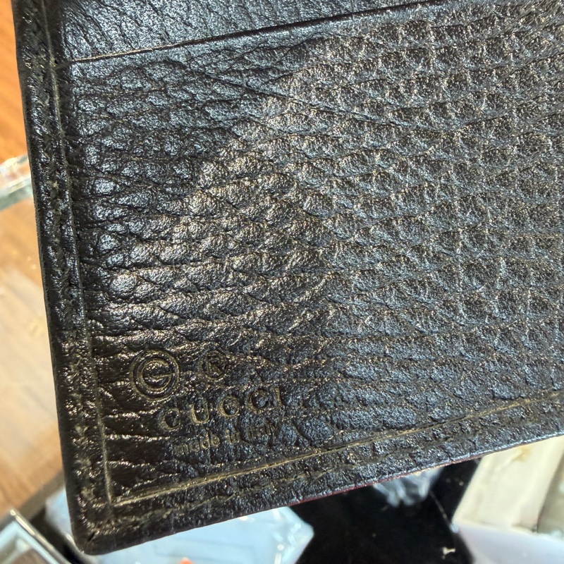 Gucci 615525 黑牛皮金屬雙G釦式短夾Interlocking G-24