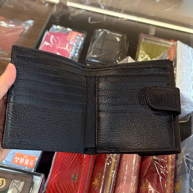 Gucci 615525 黑牛皮金屬雙G釦式短夾Interlocking G-25