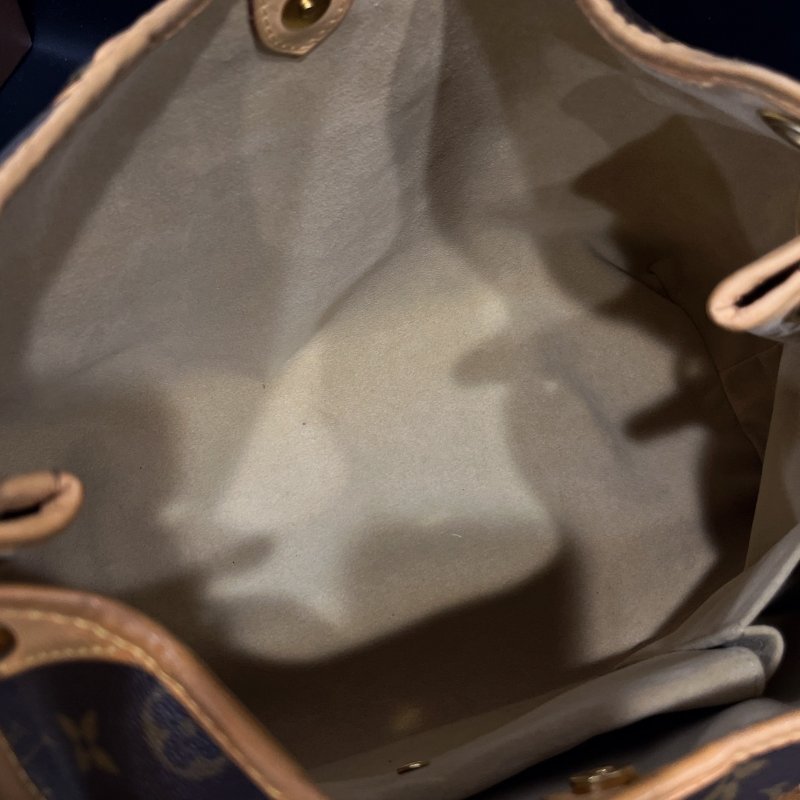 Louis Vuitton LV 字紋南瓜肩背包-9