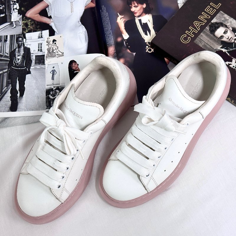 Alexander McQueen 麥昆粉底小白鞋-1