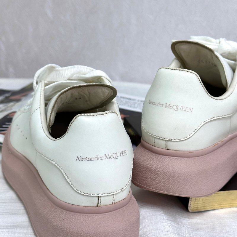 Alexander McQueen 麥昆粉底小白鞋-3