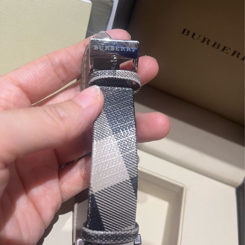BURBERRY 經典格紋手錶-8