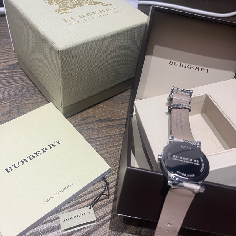 BURBERRY 經典格紋手錶-9