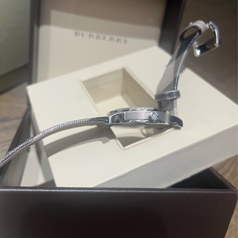 BURBERRY 經典格紋手錶-12
