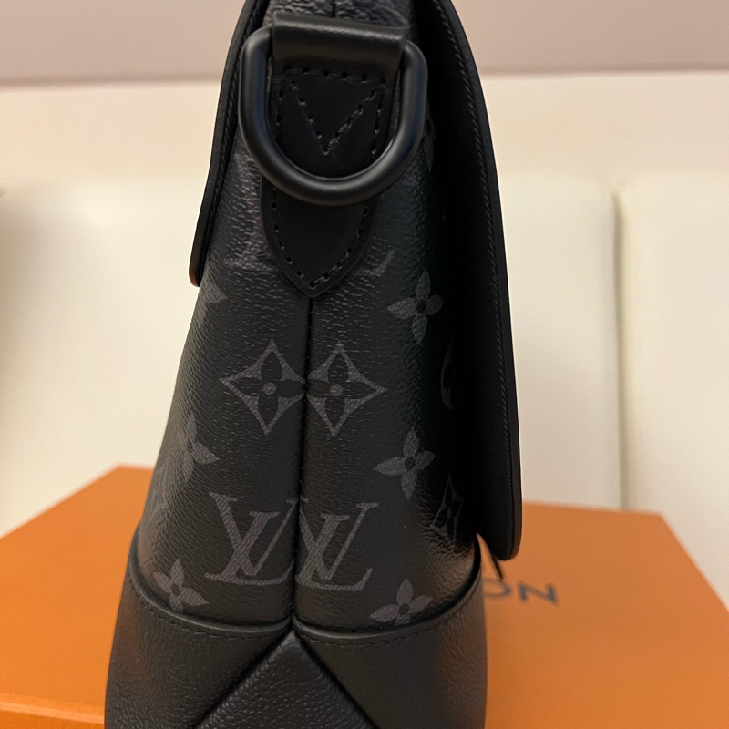 LV Saumur 郵差包-6