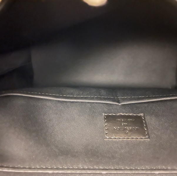 LV Saumur 郵差包-10