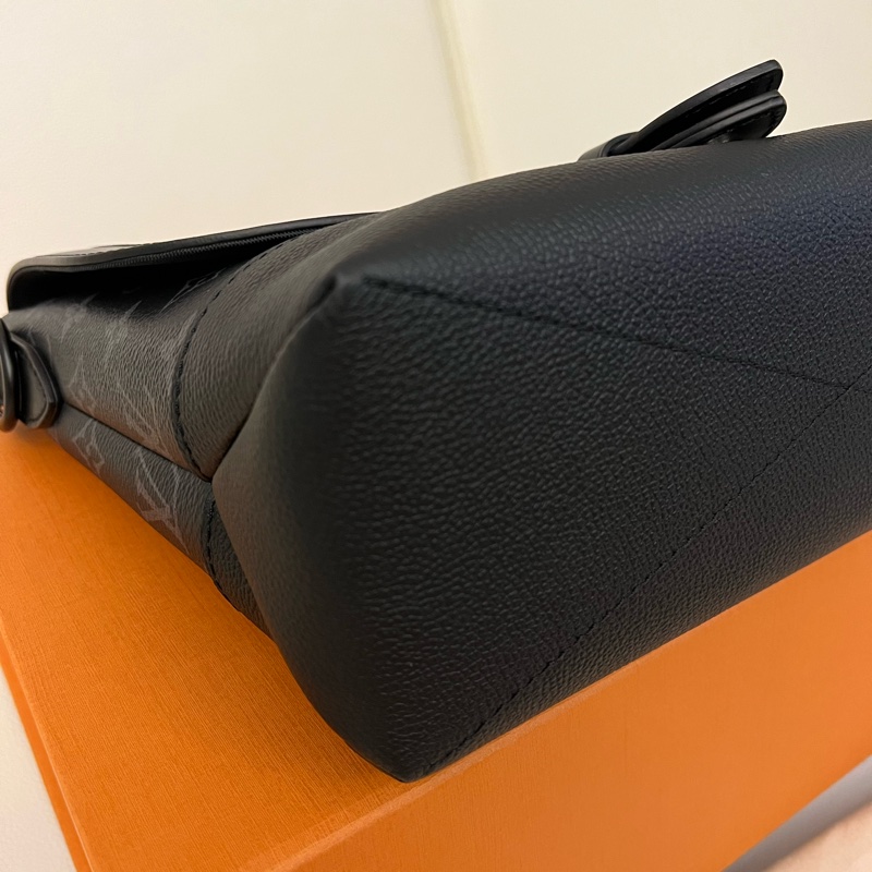 LV Saumur 郵差包-11