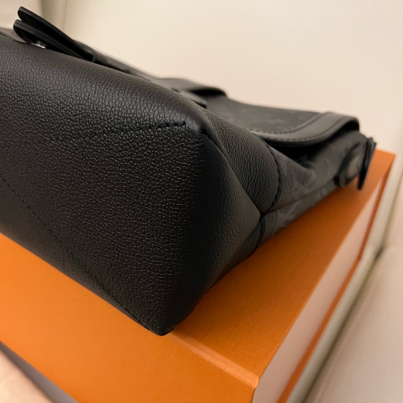 LV Saumur 郵差包-12