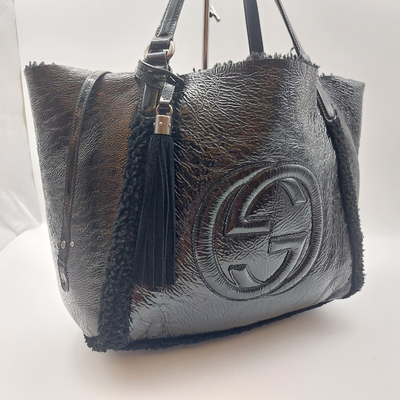 二手 GUCCI 經典 古馳 282309 黑色 漆皮 毛絨 SOHO GG 大雙
 G壓印雙G流蘇單鍊漆皮革肩包
 LOGO 托特包,手提包-1
