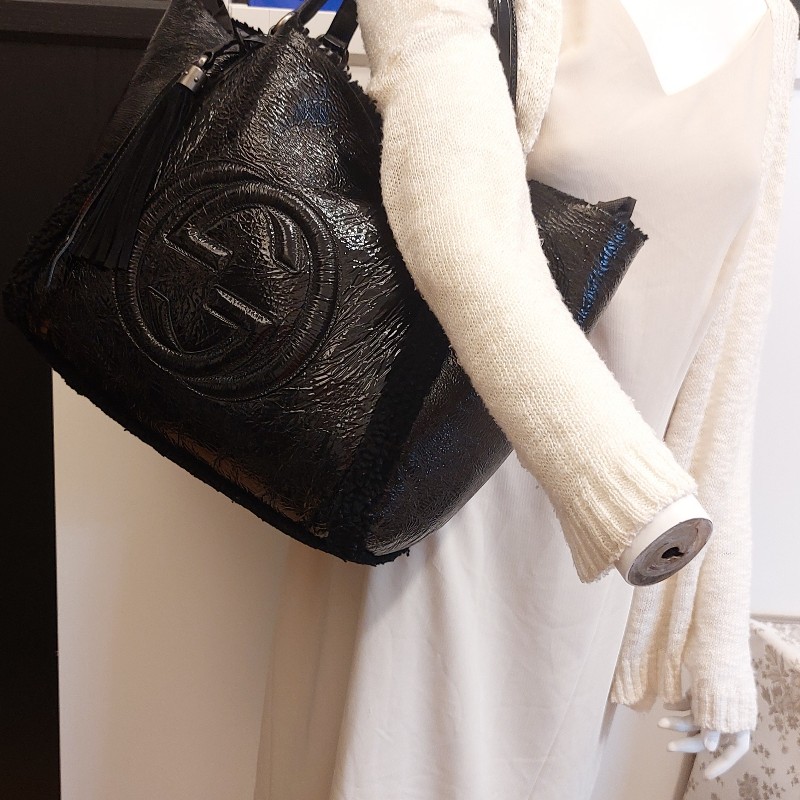 二手 GUCCI 經典 古馳 282309 黑色 漆皮 毛絨 SOHO GG 大雙
 G壓印雙G流蘇單鍊漆皮革肩包
 LOGO 托特包,手提包-8