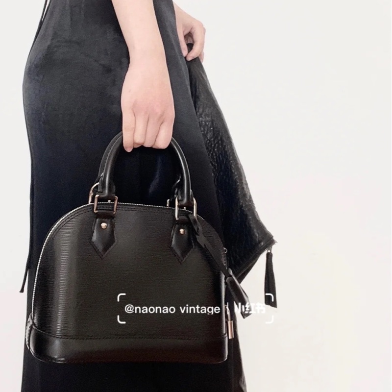 LV M40862 經典 EPI 水波紋ALMA BB手提/斜背艾瑪包(迷你-黑)-3