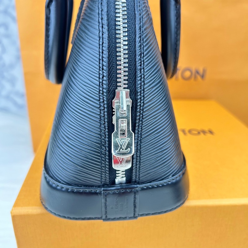 LV M40862 經典 EPI 水波紋ALMA BB手提/斜背艾瑪包(迷你-黑)-20