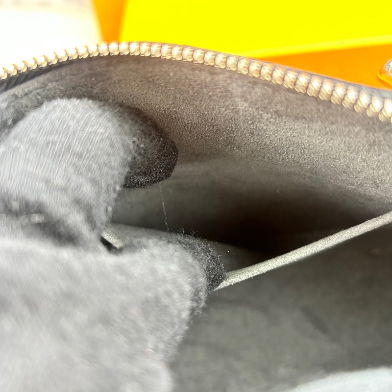 LV M40862 經典 EPI 水波紋ALMA BB手提/斜背艾瑪包(迷你-黑)-22