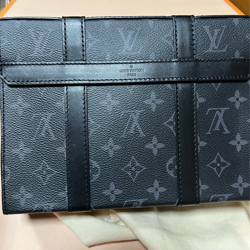 Louis Vuitton M45727 Trunk  經典黑花紋方形斜背郵差包-3