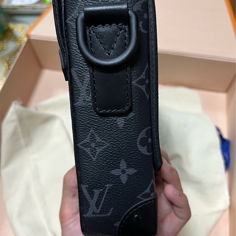 Louis Vuitton M45727 Trunk  經典黑花紋方形斜背郵差包-4