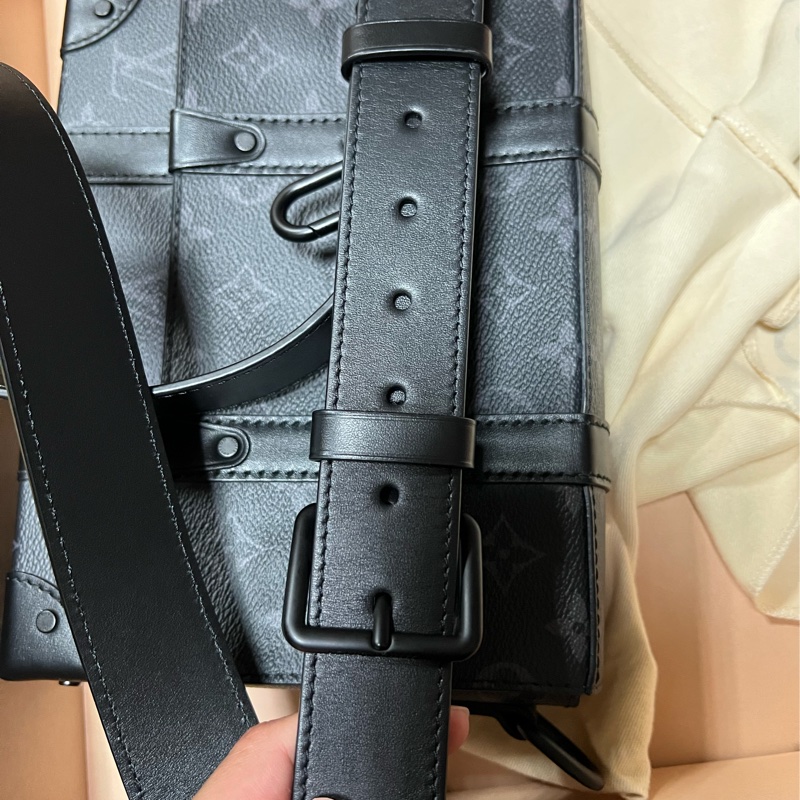 Louis Vuitton M45727 Trunk  經典黑花紋方形斜背郵差包-6