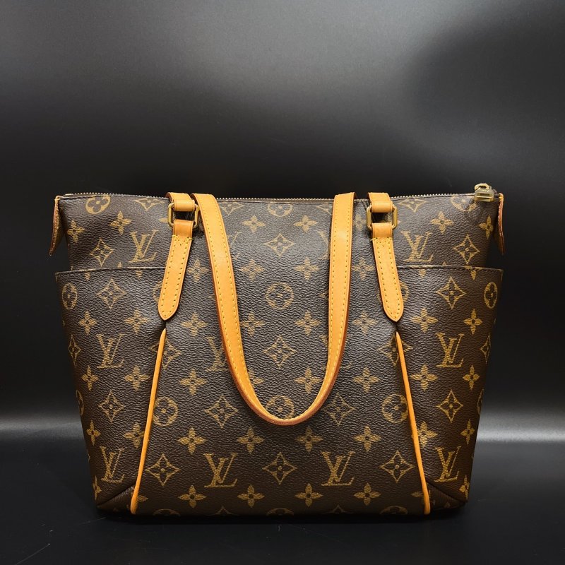 Louis Vuitton LV 老花字紋 小款 口袋天心包/側肩包/購物包-1