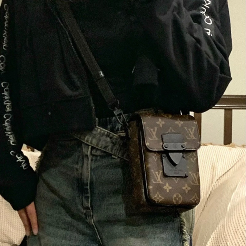 新款Lv經典老花手機包（大全配、發票、購買證明齊全）-4