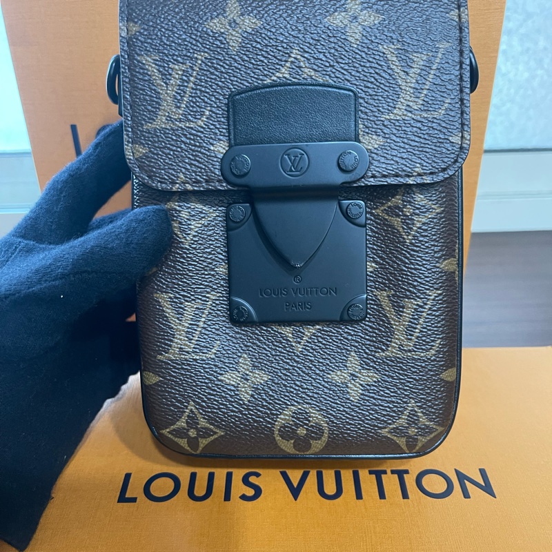 新款Lv經典老花手機包（大全配、發票、購買證明齊全）-5