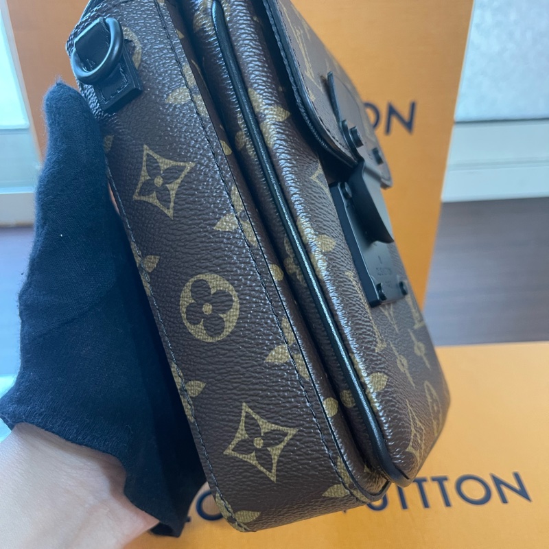 新款Lv經典老花手機包（大全配、發票、購買證明齊全）-8