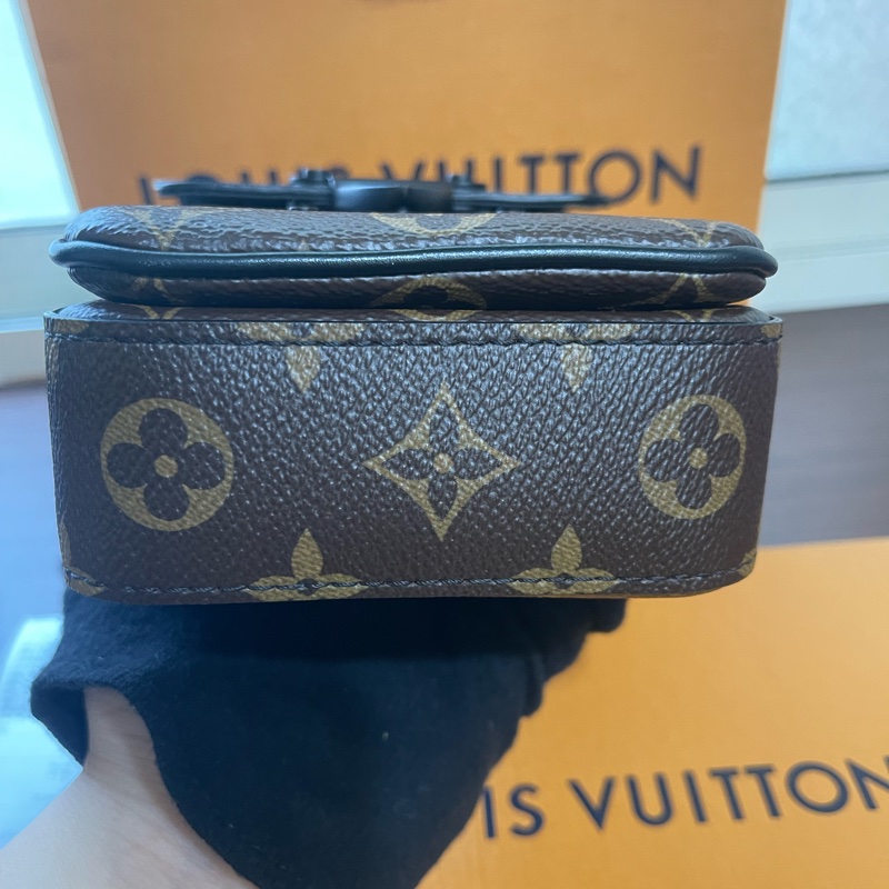 新款Lv經典老花手機包（大全配、發票、購買證明齊全）-11