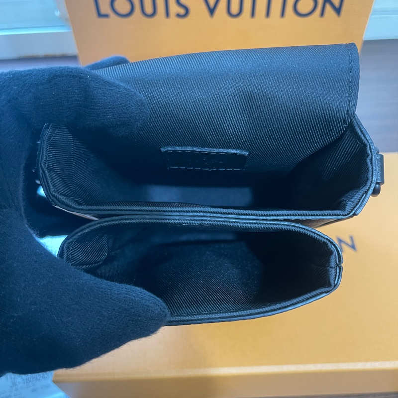 新款Lv經典老花手機包（大全配、發票、購買證明齊全）-12