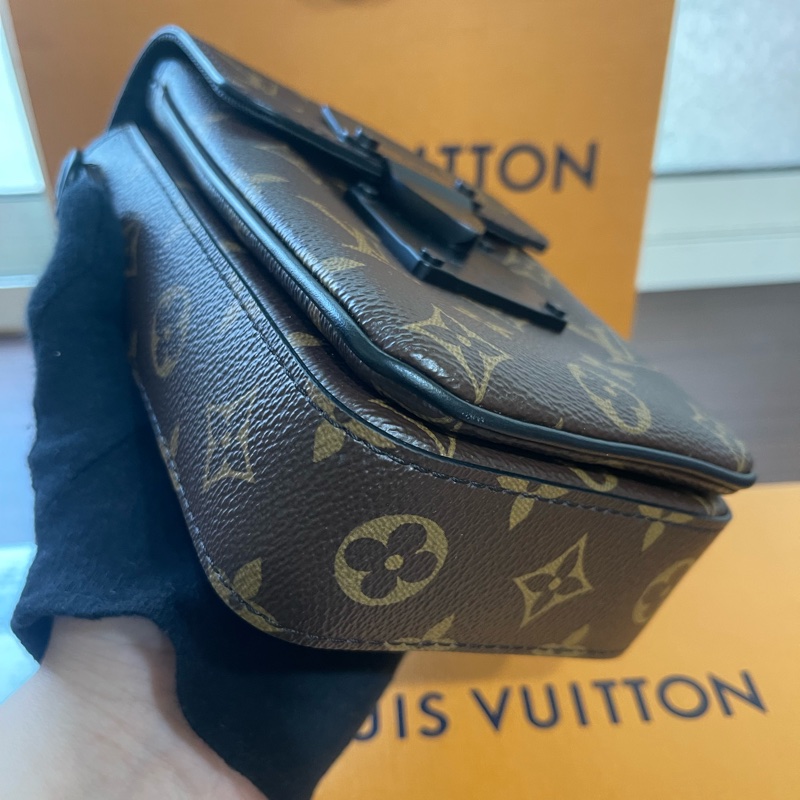 新款Lv經典老花手機包（大全配、發票、購買證明齊全）-13