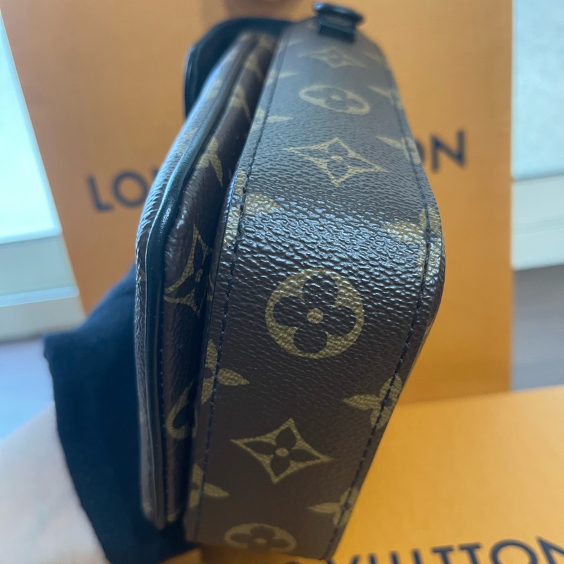 新款Lv經典老花手機包（大全配、發票、購買證明齊全）-15