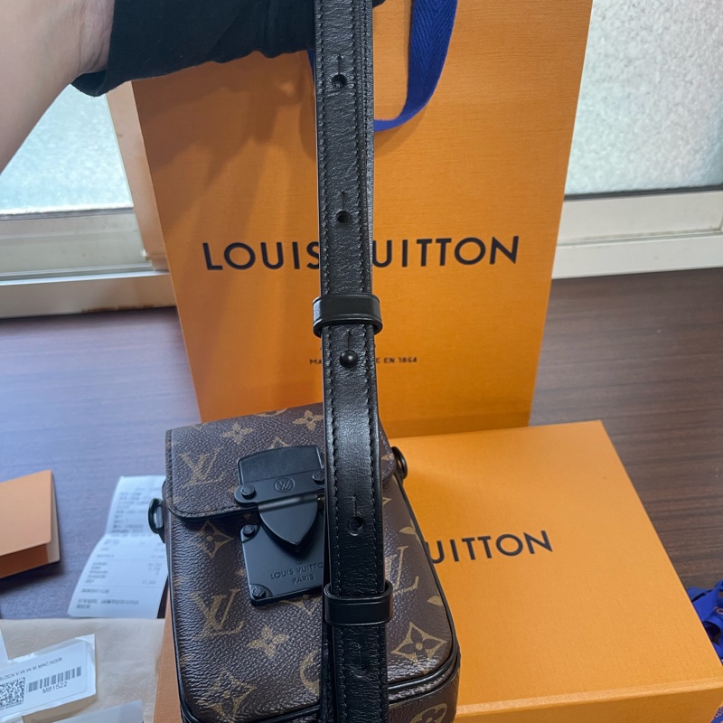 新款Lv經典老花手機包（大全配、發票、購買證明齊全）-22