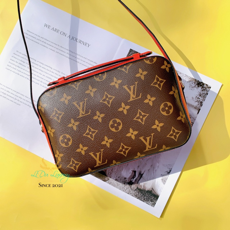 LV 紅x字紋流蘇相機包-3