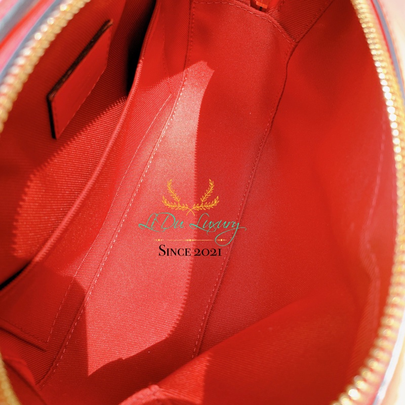 LV 紅x字紋流蘇相機包-5