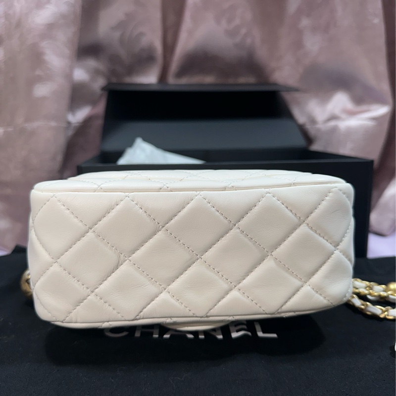 CHANEL 17cm 爆款白色金球方胖子#小金球鏈包#小羊皮、琺瑯-14