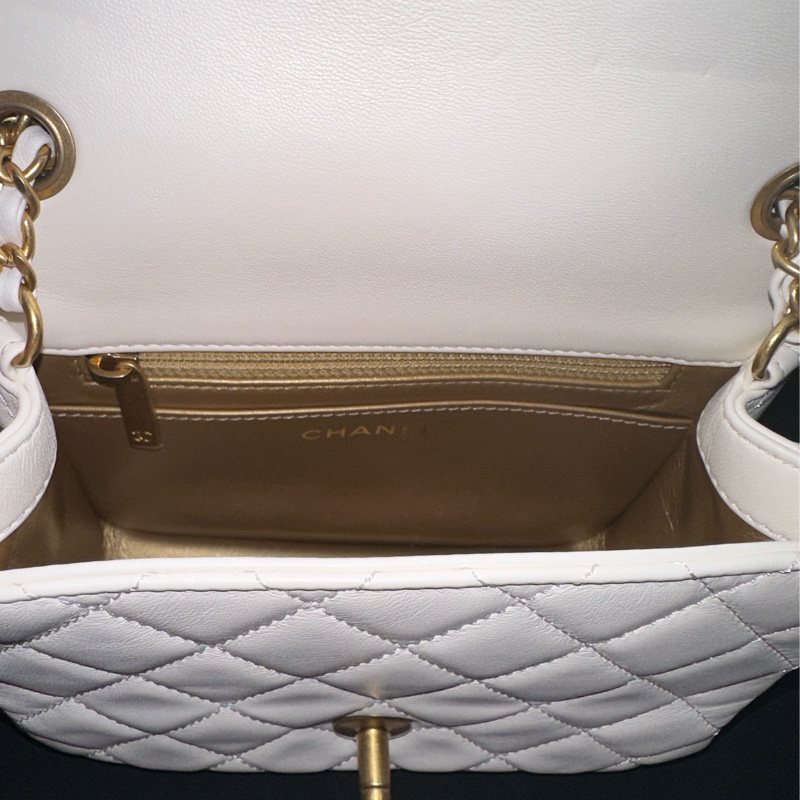 CHANEL 17cm 爆款白色金球方胖子#小金球鏈包#小羊皮、琺瑯-15