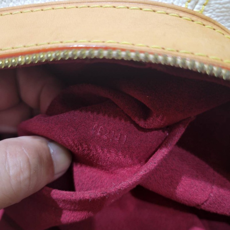 LV 村上隆系列
白彩 保齡球包 M40193 CLAUDIA Multicolore-9