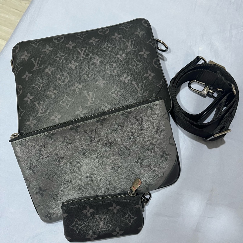 （保留中）爸爸節送禮必備 台灣購證 全配商品 99新 LV路易威登 黑武士 經典黑色灰色雙面老花三合一 斜背包肩背包-0
