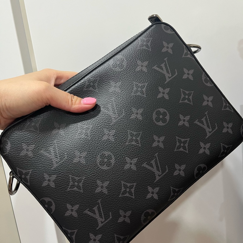 （保留中）爸爸節送禮必備 台灣購證 全配商品 99新 LV路易威登 黑武士 經典黑色灰色雙面老花三合一 斜背包肩背包-3