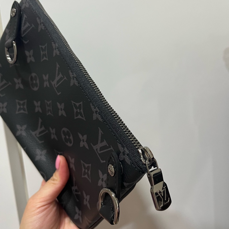 （保留中）爸爸節送禮必備 台灣購證 全配商品 99新 LV路易威登 黑武士 經典黑色灰色雙面老花三合一 斜背包肩背包-18