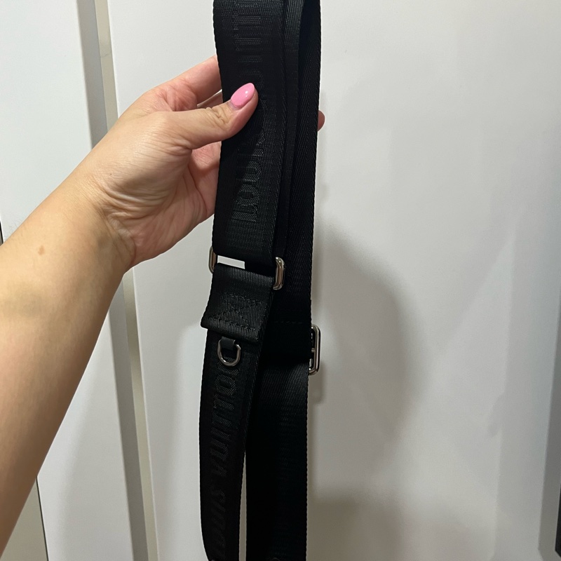 （保留中）爸爸節送禮必備 台灣購證 全配商品 99新 LV路易威登 黑武士 經典黑色灰色雙面老花三合一 斜背包肩背包-24