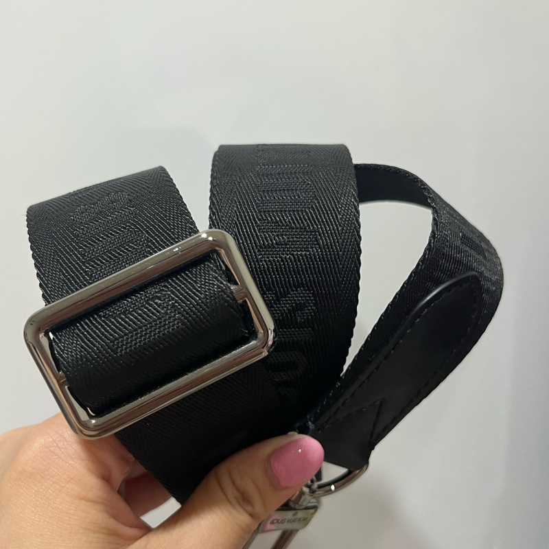 （保留中）爸爸節送禮必備 台灣購證 全配商品 99新 LV路易威登 黑武士 經典黑色灰色雙面老花三合一 斜背包肩背包-26